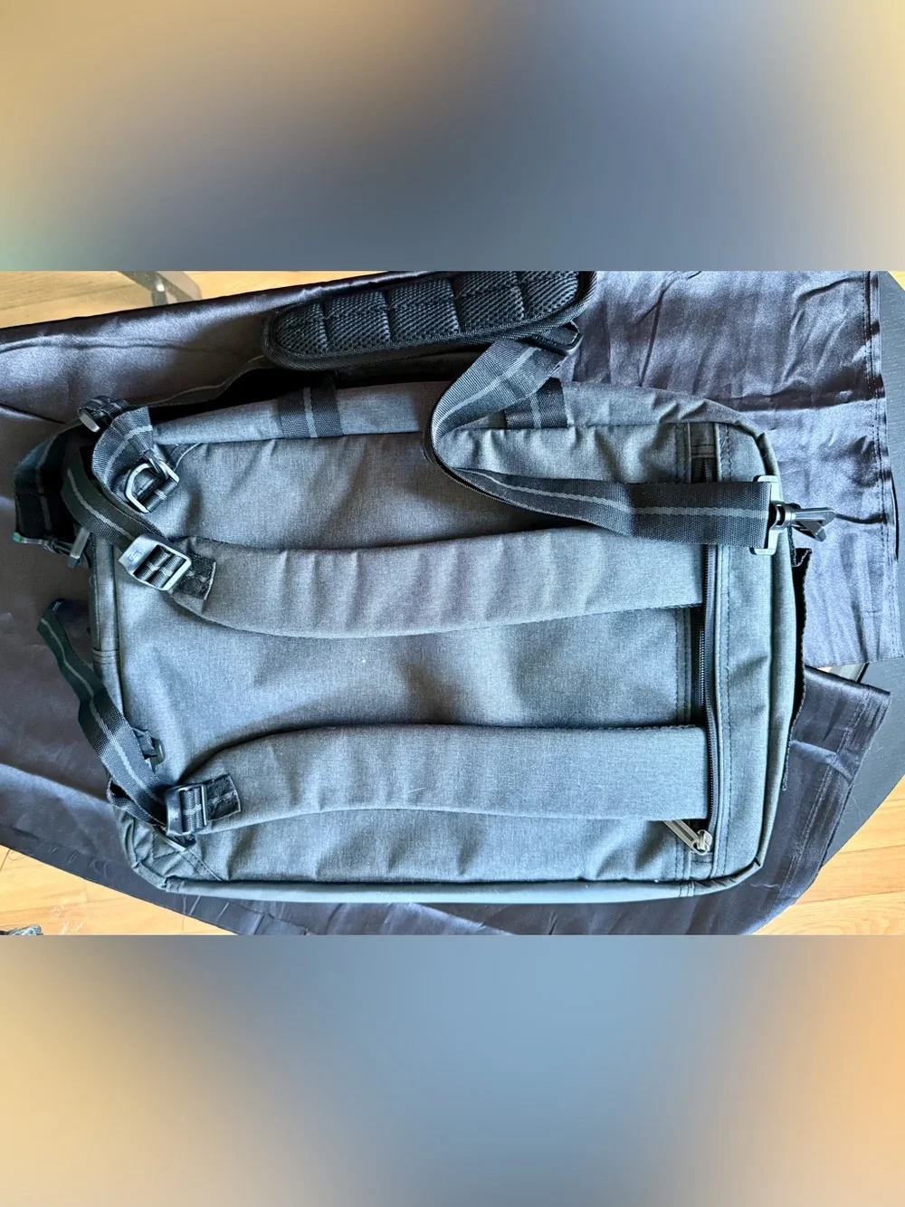 NEW Solo New York, Model: UBN310-10, Urban 15.6” Laptop (Apple iPad Notebook....